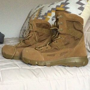 New Reebok Hyper Velocity OCP boots size 8W/6M